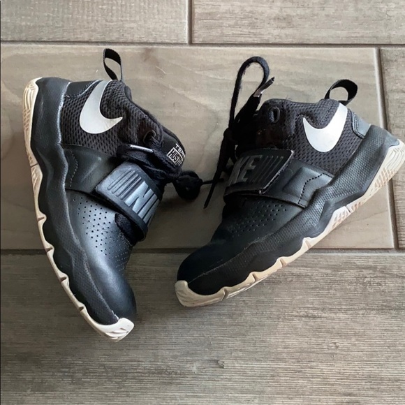 Little Boys Nike Hightop Basketball Shoes - Picture 2 of 9